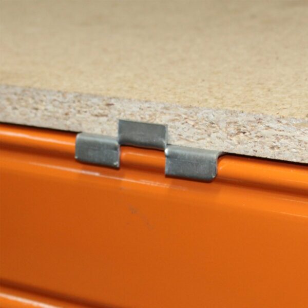 pallet racking board support with retainer